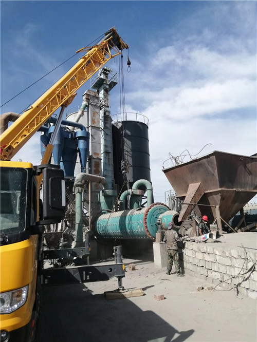 沙坪坝区设备搬运等各类工程项目中，吊车起着关键作用