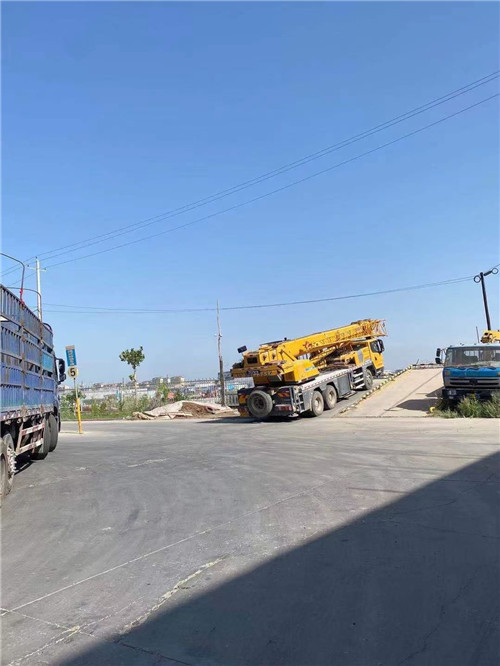 沙坪坝区25吨吊车的租赁价格大概是多少？