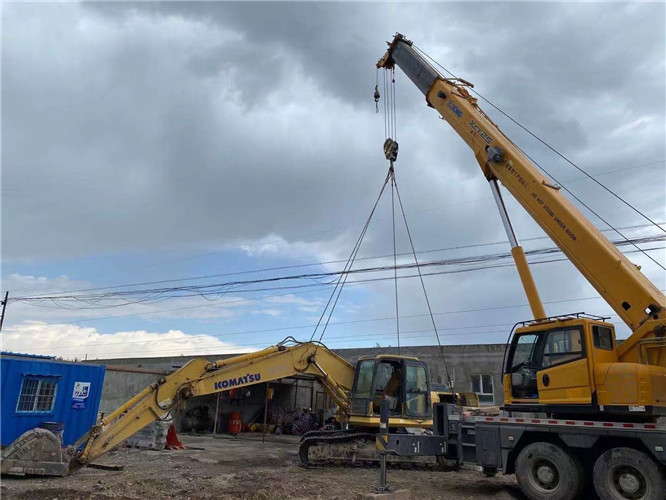 沙坪坝区25吨吊车的工作半径是多少？