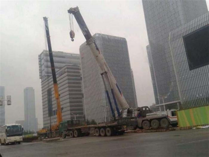 沙坪坝区25吨吊车能吊多重设备？