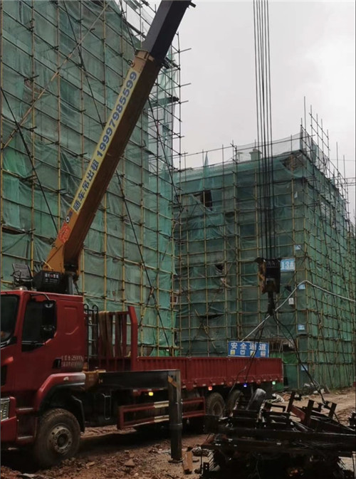 沙坪坝区“慢工细活”—— 吊车的 “微动控制” 技术