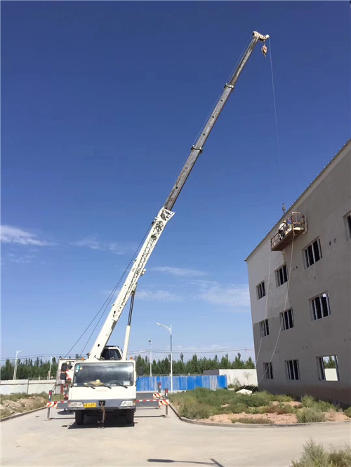 沙坪坝区“轻装强干”—— 吊车的 “轻量化臂架” 技术